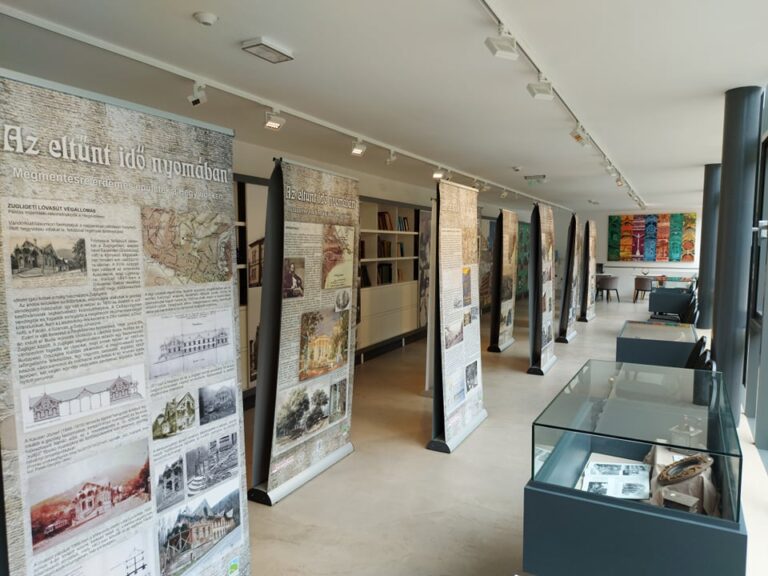 Az eltűnt idő nyomában – kiállítás