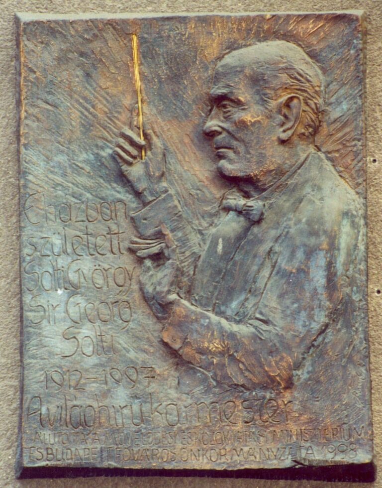 Köztéri reprezentáció a Hegyvidéken – KultSzalon