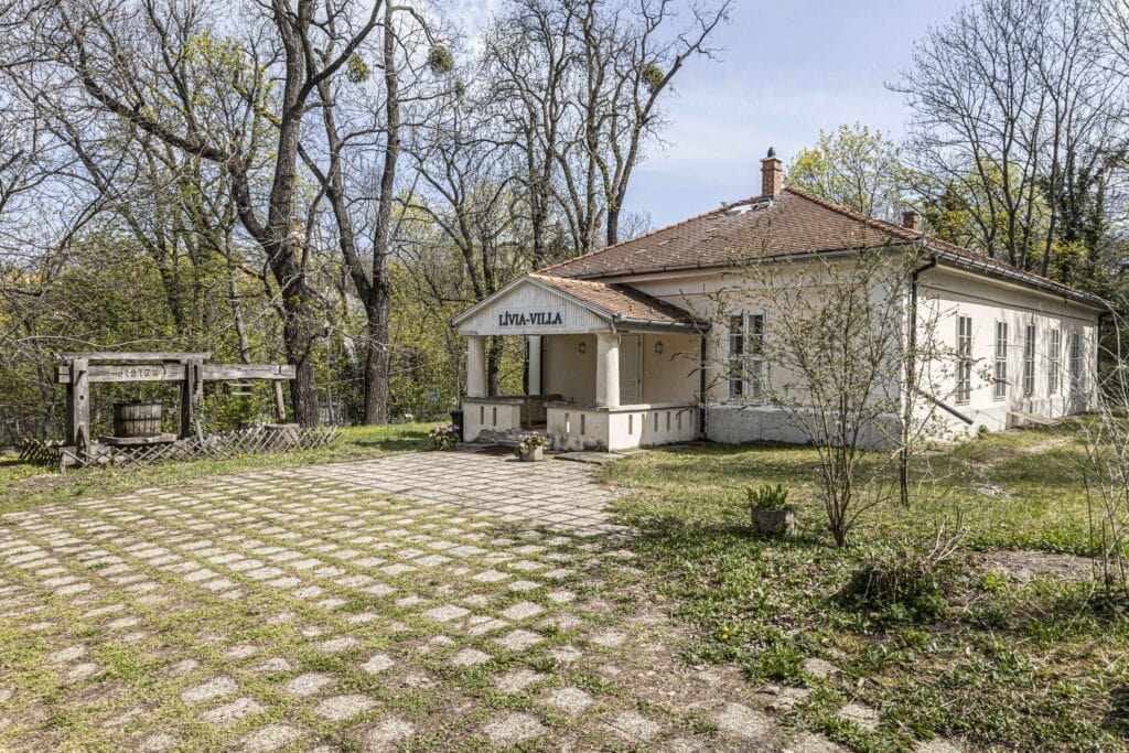 Nyitva a kert, nyitva a ház!