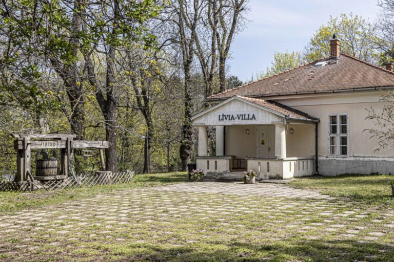 Mikszáth nap a Lívia-villában: előadás és séta